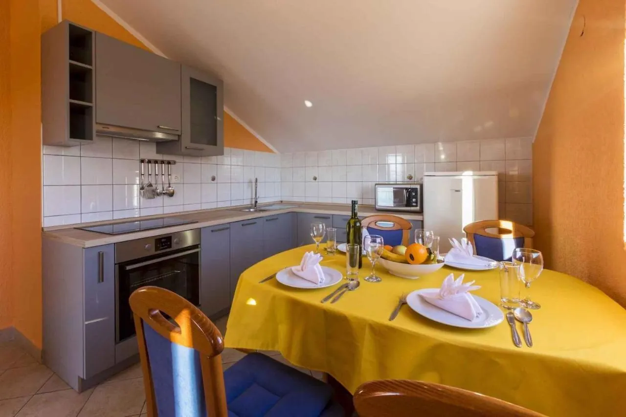 Apartment In Dramalj 39041
