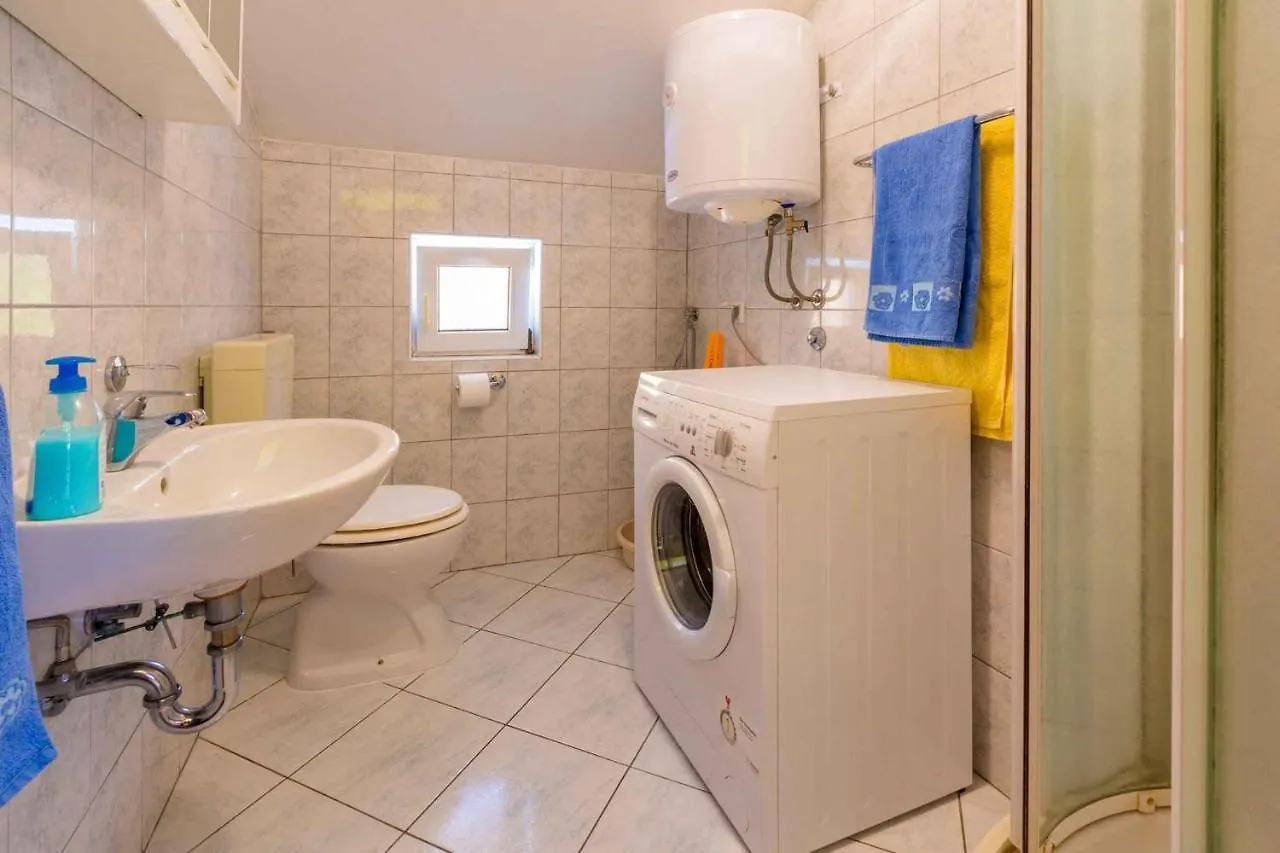 Apartment In Dramalj 39041