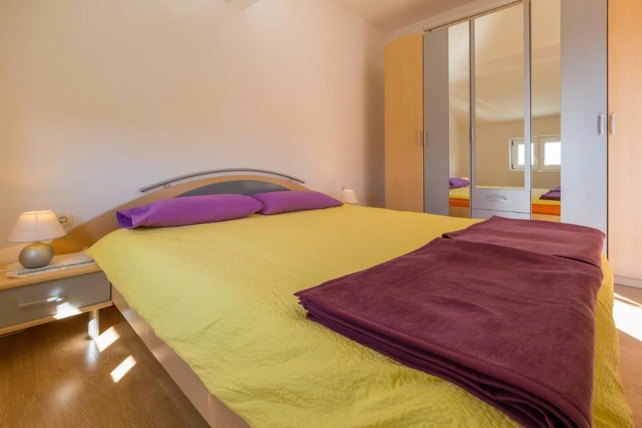 Apartment In Dramalj 39041